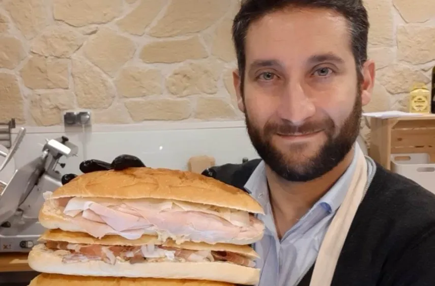 Pasquale présente un panino